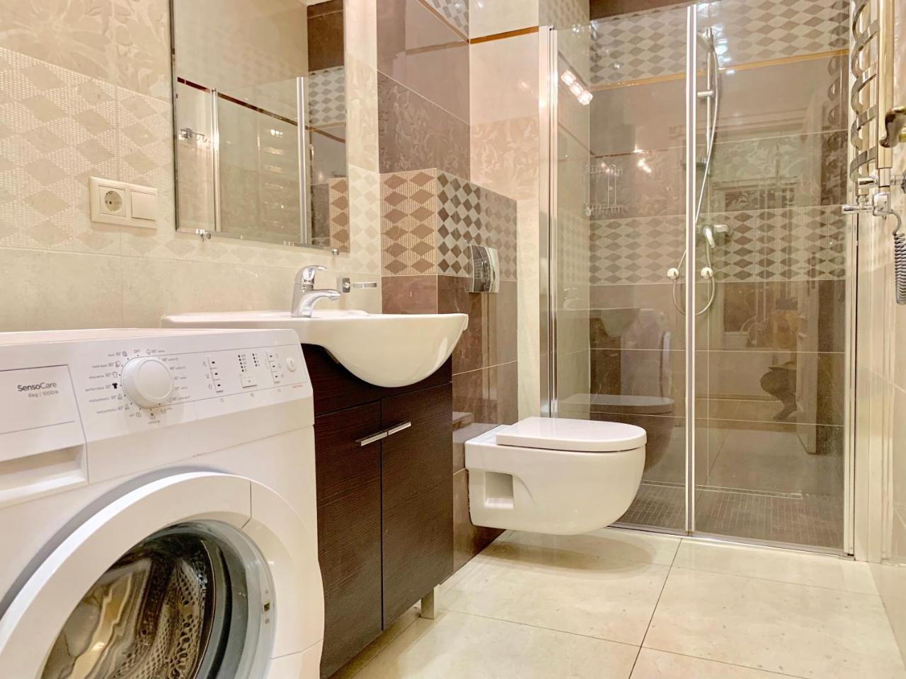 Two-Bedroom On Lesi Ukrainky Lviv Kültér fotó