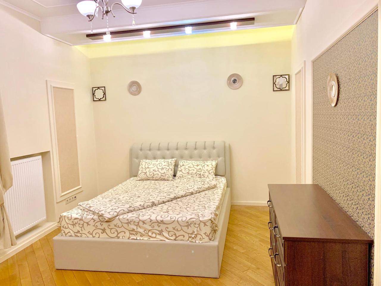 Two-Bedroom On Lesi Ukrainky Lviv Kültér fotó