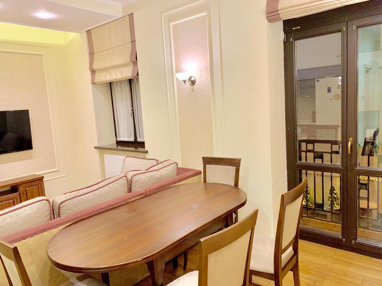 Two-Bedroom On Lesi Ukrainky Lviv Kültér fotó