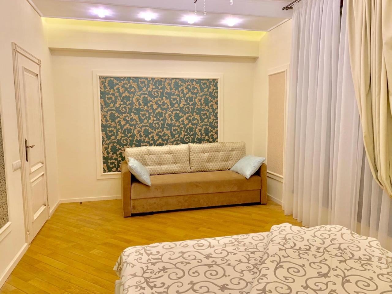 Two-Bedroom On Lesi Ukrainky Lviv Kültér fotó